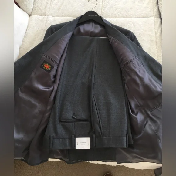 H. Stockton NWT modern fit 42 Reg men’s suit.